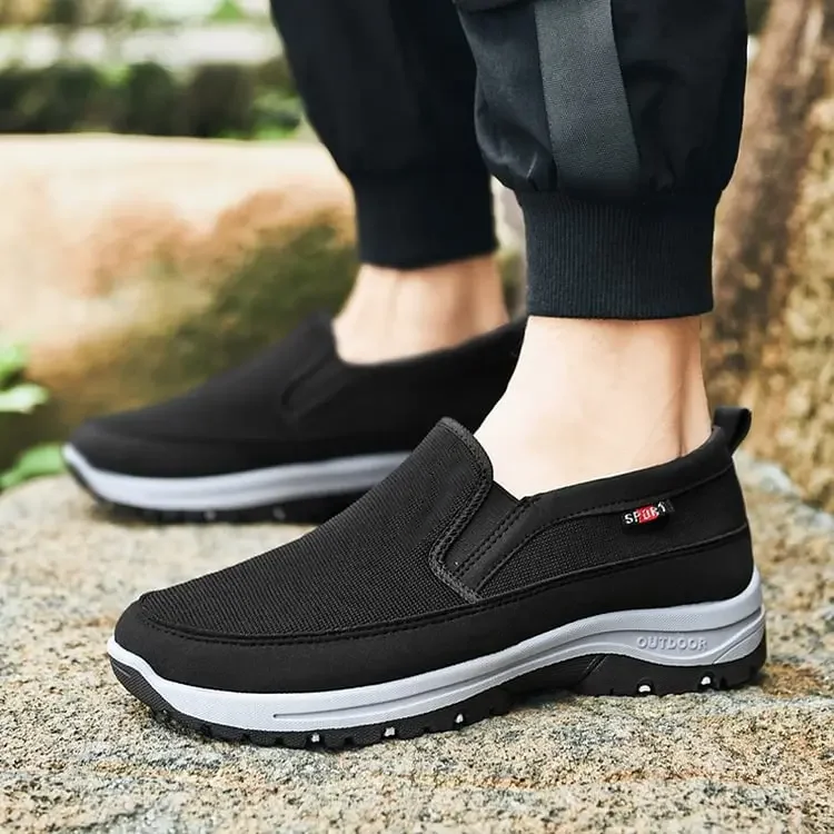 Bequeme und atmungsaktive Herren-Slipper